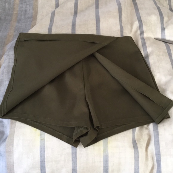 By the way Military green skort - Picture 3 of 4
